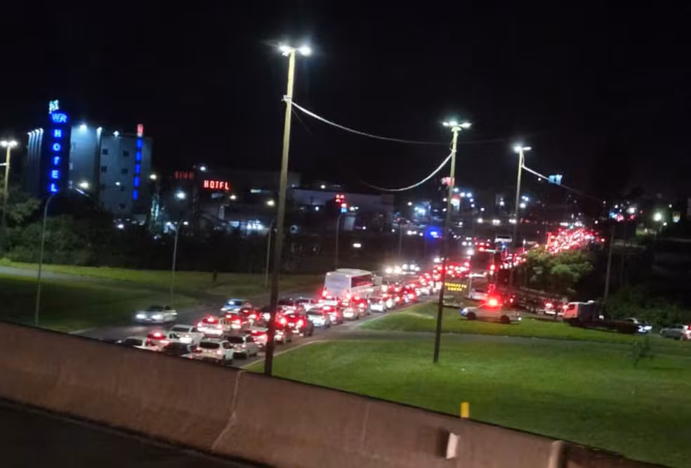 Caos no trânsito em show do Guns N’ Roses expõe falhas em Campo Grande — Foto: Vivian de Castro/ TV Morena