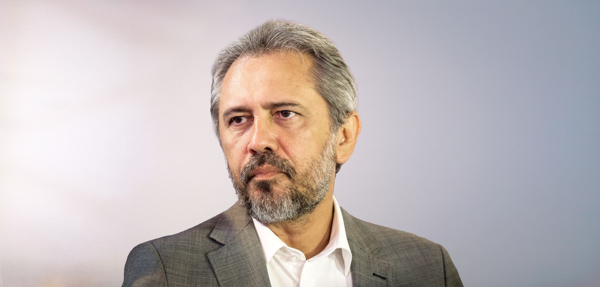 Promessas de Elmano de Freitas: governador do Ceará instalou adutoras, mas não construiu 40 mil unidades habitacionais