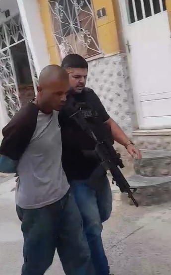 Homem é preso por suspeita de matar a ex-companheira em incêndio em Barros Filho