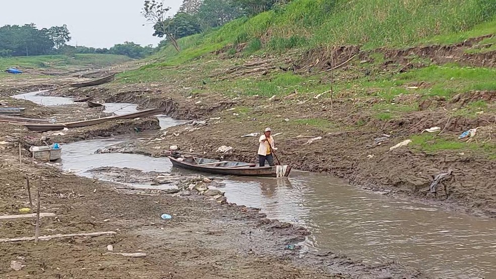 Seca atinge o Rio Solimões em Tabatinga, interior do Amazonas — Foto: Reprodução/Rede Amazônica