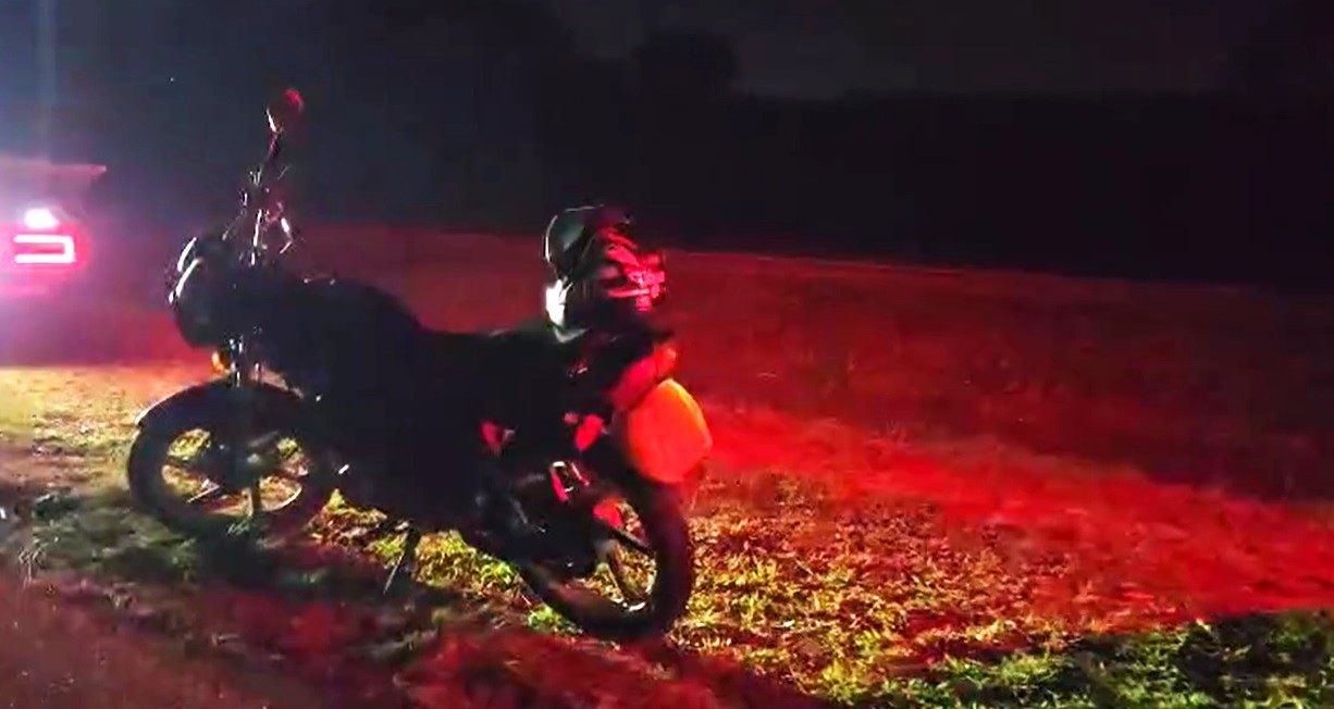 Motociclista é preso com drogas na Rodovia do Açúcar após velocidade do veículo chamar atenção da polícia em Capivari 