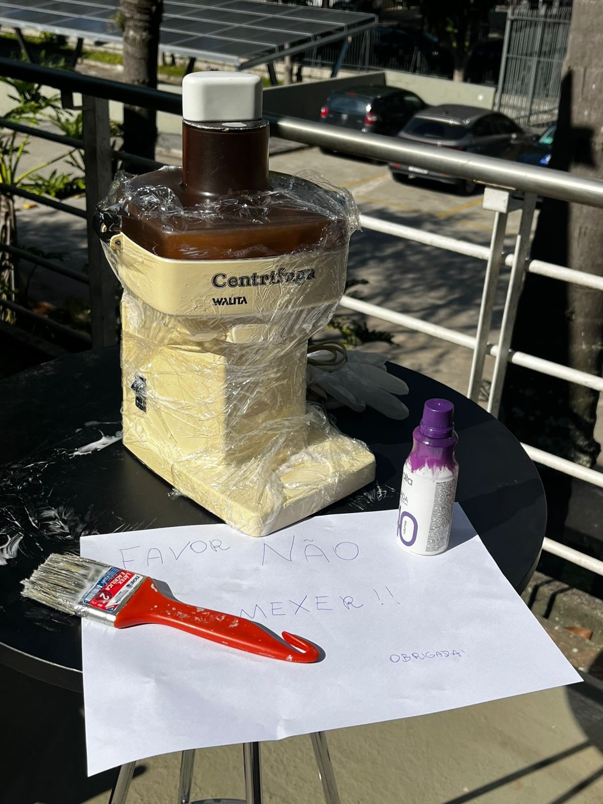 Eletrodoméstico ficou amarelado? Um ingrediente pode deixar o aparelho branco novamente (graças à química) 