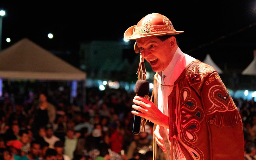 Forrozeiro Alcymar Monteiro também se apresenta no encerramento do São João 2025 de Campina Grande — Foto: Reprodução/Prefeitura de Irecê