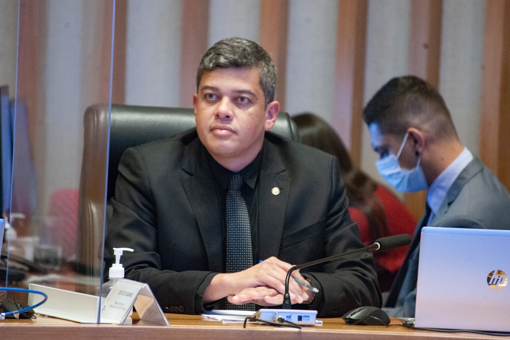 Deputado Daniel Donizet se recusa a fazer teste do bafômetro após ser parado pela Polícia Militar no DF