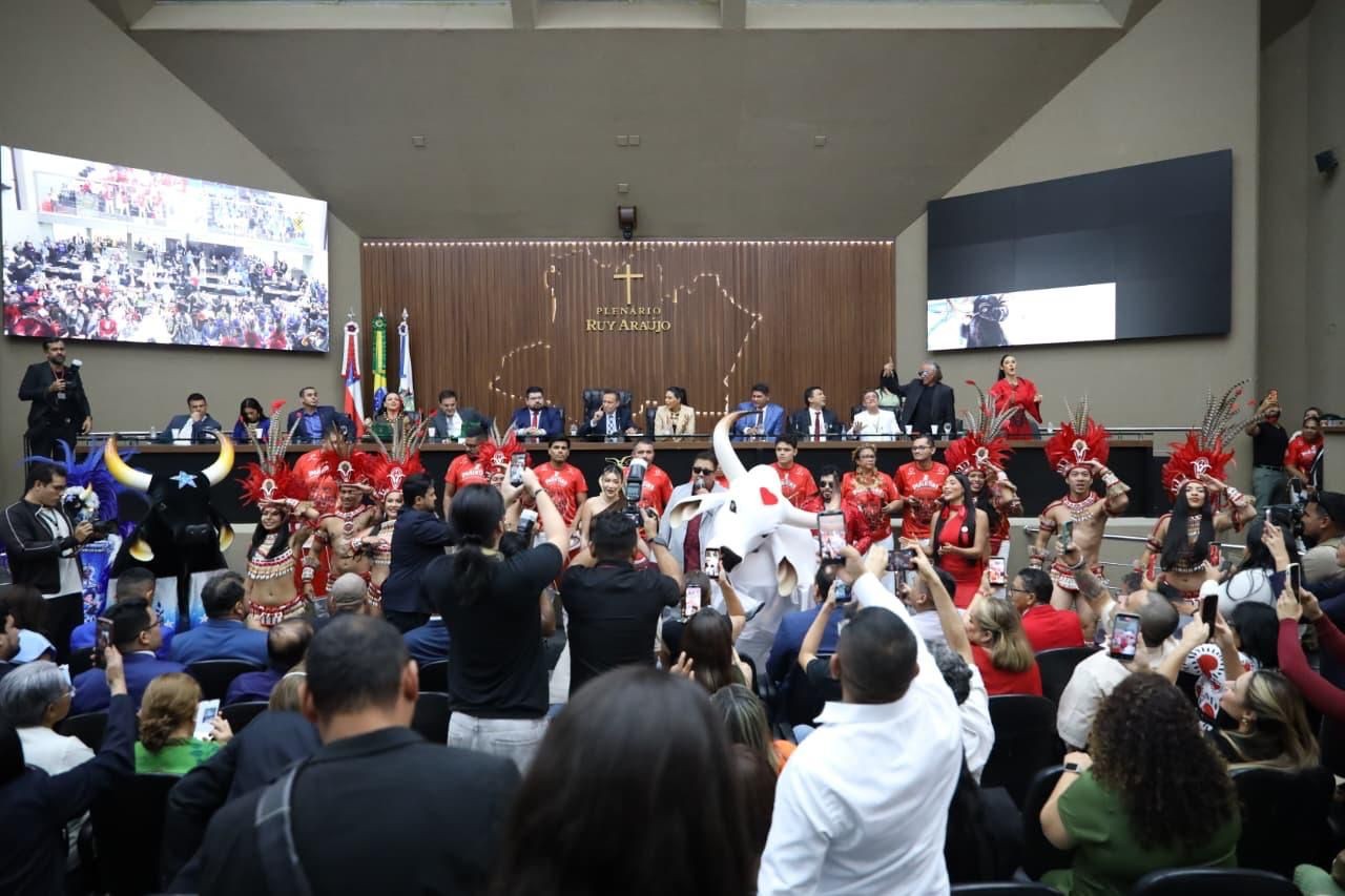 Festival de Parintins é homenageado na Aleam com destaque para impacto econômico e valorização cultural do AM