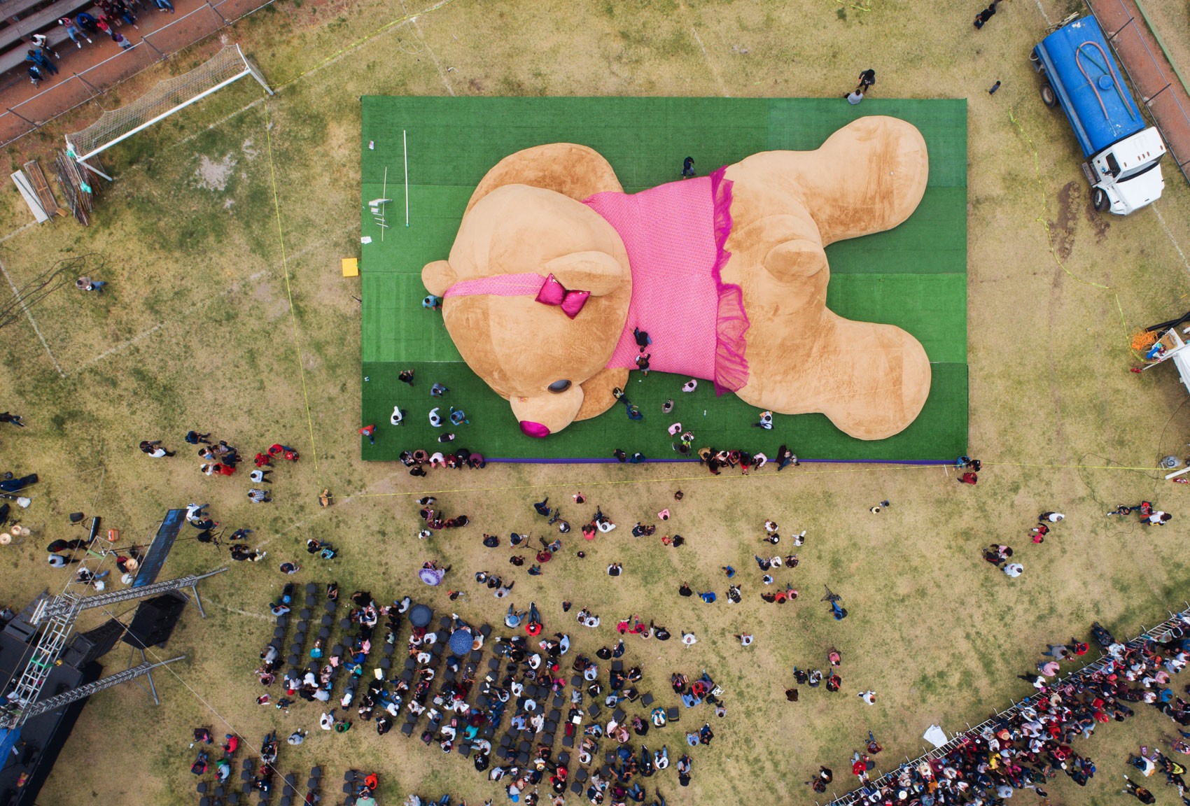México bate recorde mundial com urso de pelúcia de 20 metros