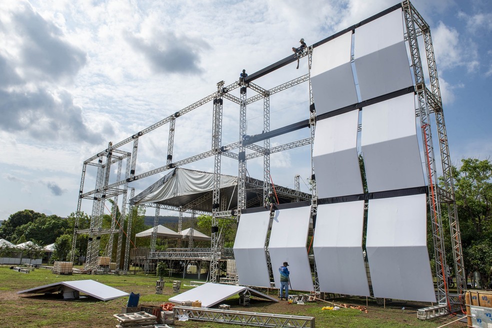 Montagem da estrutura do 17º FGT — Foto: Lia Mara/Secom Palmas