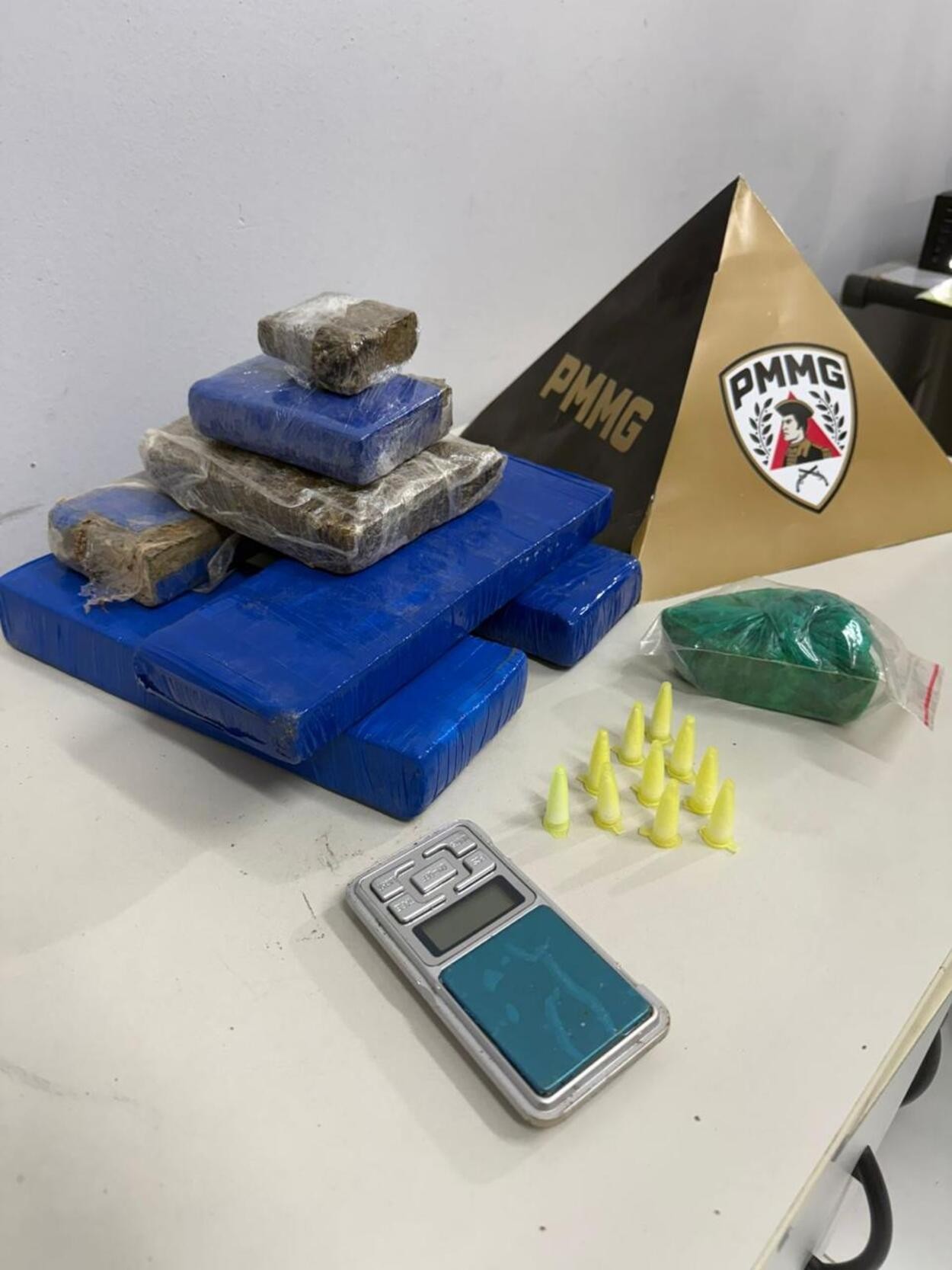 Drogas são apreendidas durante ocorrência de violência doméstica em Governador Valadares