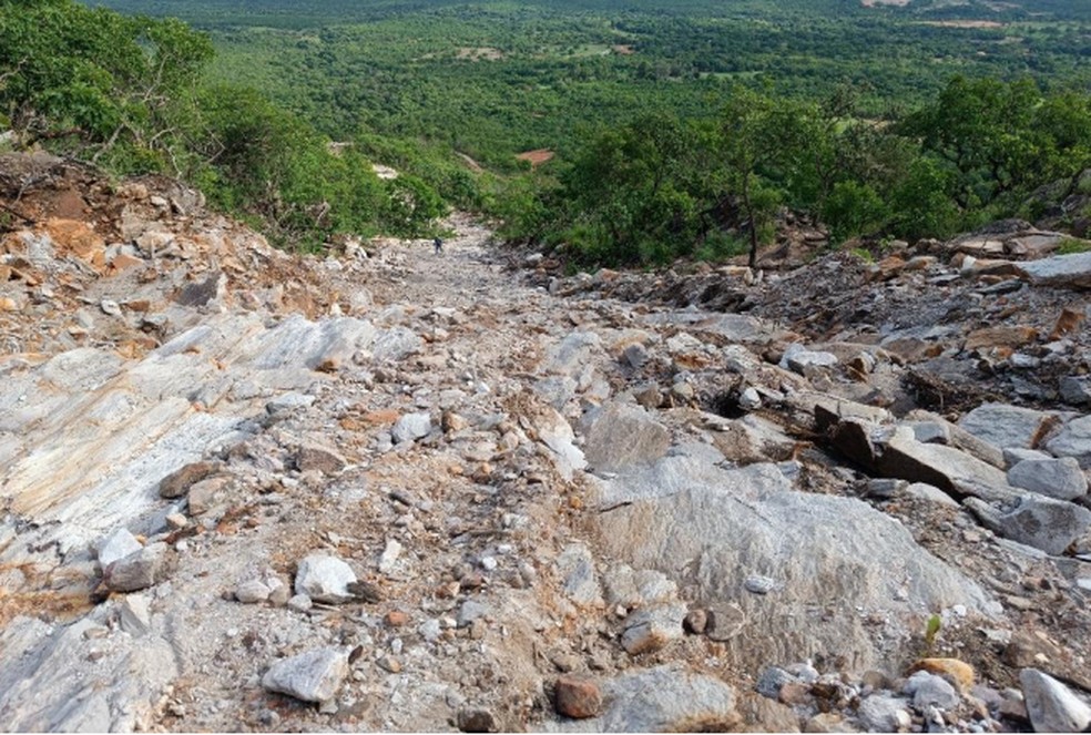 Relatório apontou processos erosivos no Morro de Santo Antônio que colocam em risco a segurança dos visitantes — Foto: MPMT