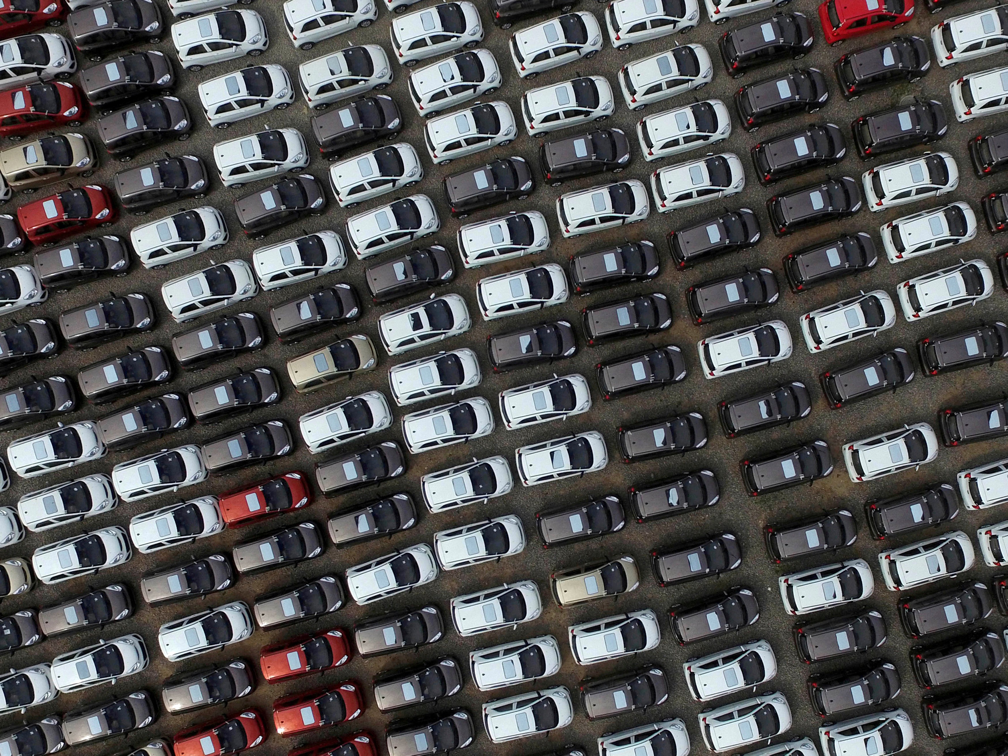 Juros mais baixos e alta de emplacamentos: vai ficar mais fácil comprar um carro zero em 2024?