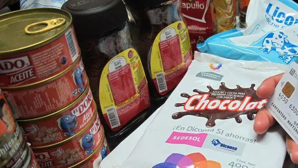 O valor da moeda pode afetar o preço de itens do dia a dia, como alimentos — Foto: Bloomberg via Getty Images