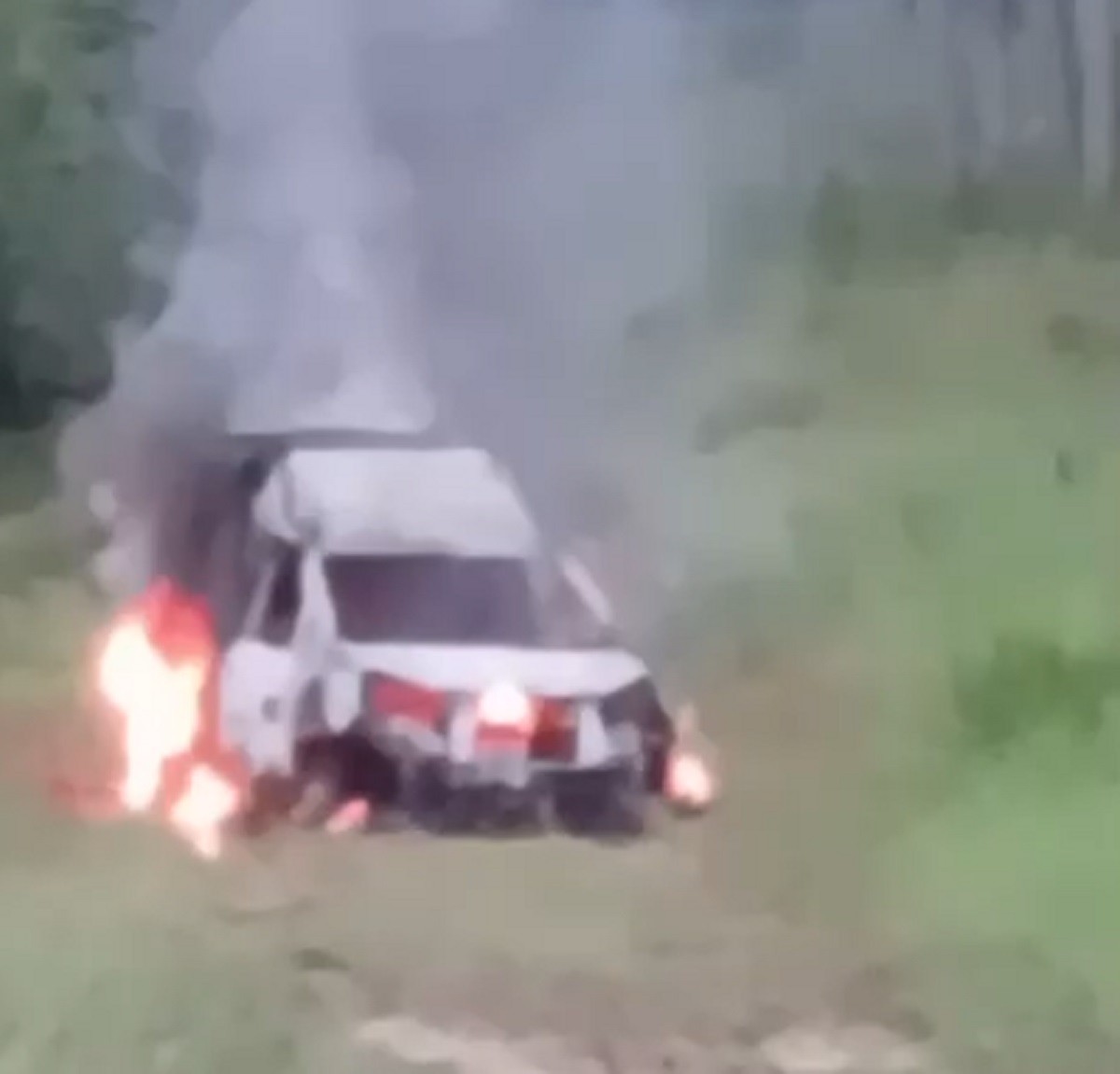 Carro usado em ataque a agência do Banco do Brasil em MG é encontrado em chamas