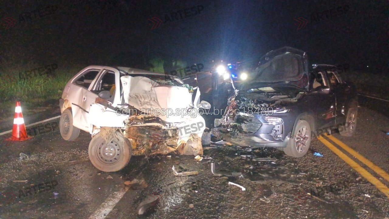 Acidente entre dois carros deixa dois mortos em rodovia de Herculândia
