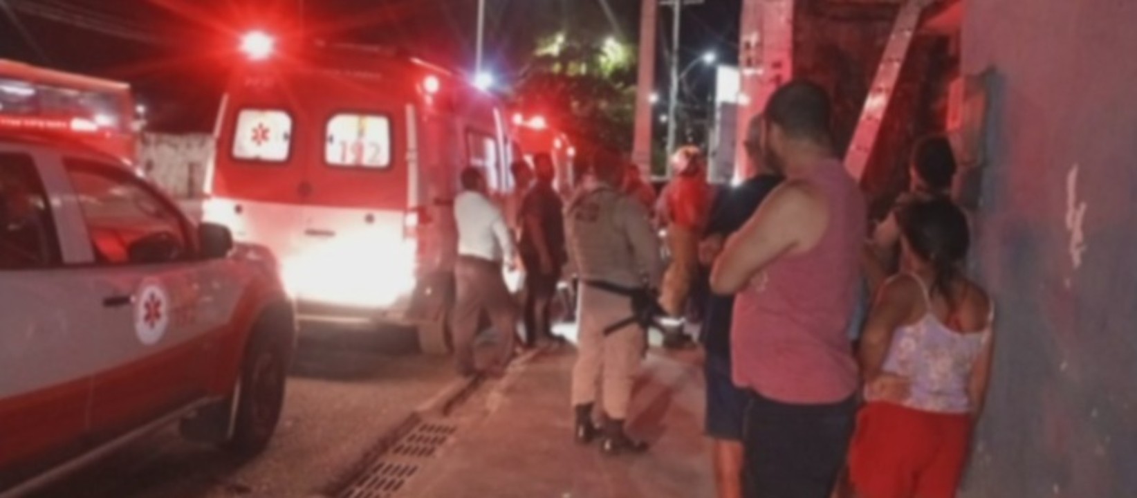 Idoso morre após escada desabar dentro de casa e cair em cima dele em Salvador 