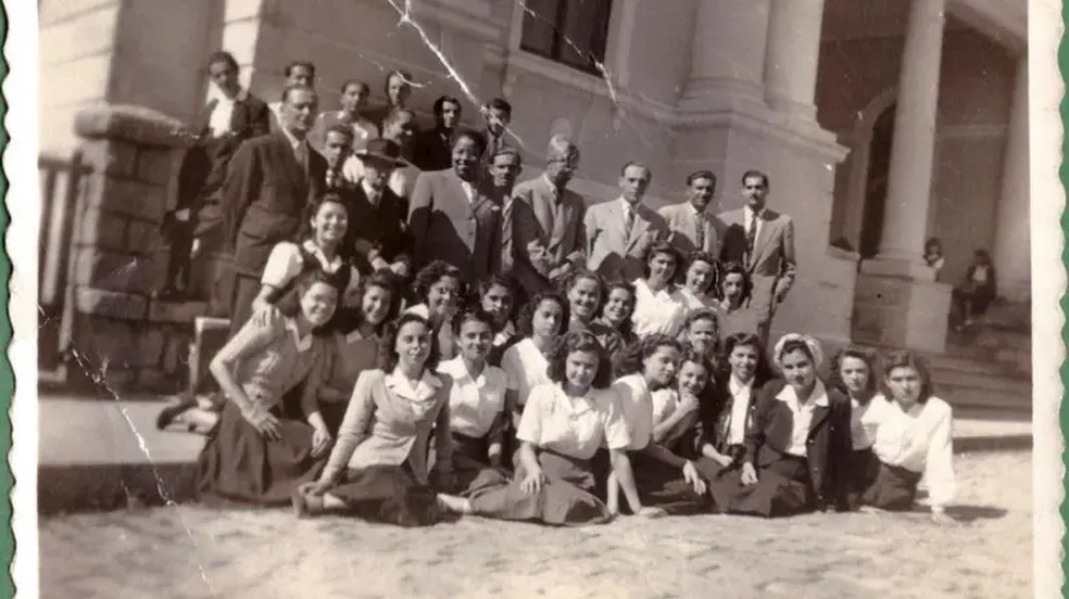 Antonieta de Barros, com sua turma de colegas — Foto: Acerto do Museu da Escola Catarinense