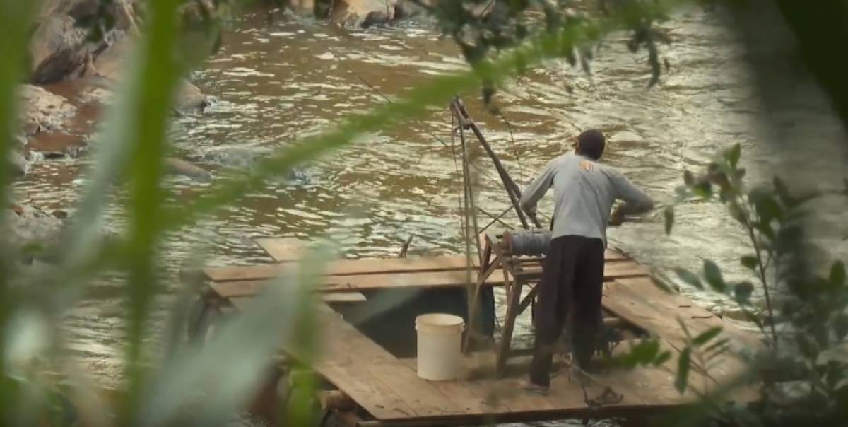 Como o garimpo ilegal ameaça o Rio das Velhas e coloca em risco o abastecimento de água em Minas