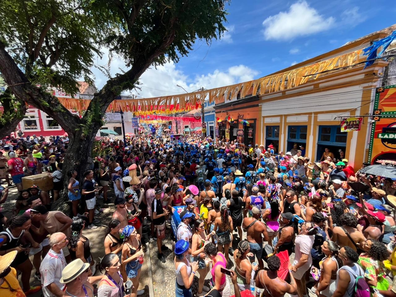 Mais de 4 milhões de foliões curtiram carnaval de Olinda e movimentaram R$ 1,5 bilhão somente via PIX, diz prefeitura