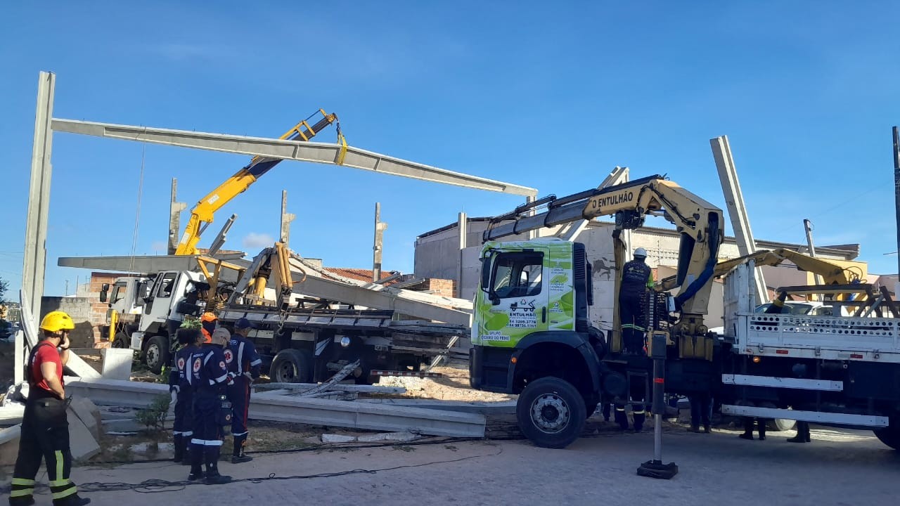 Duas pessoas morrem após galpão desabar durante obra na Grande Natal