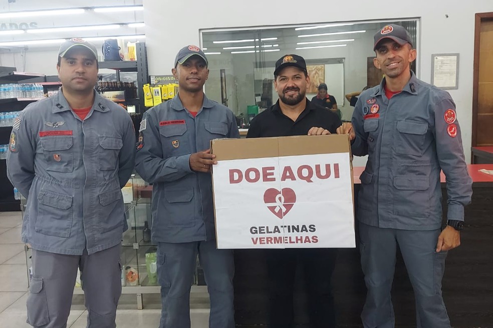 Estabelecimento comercial de Rosana (SP) faz doação aos bombeiros — Foto: Corpo de Bombeiros/Divulgação