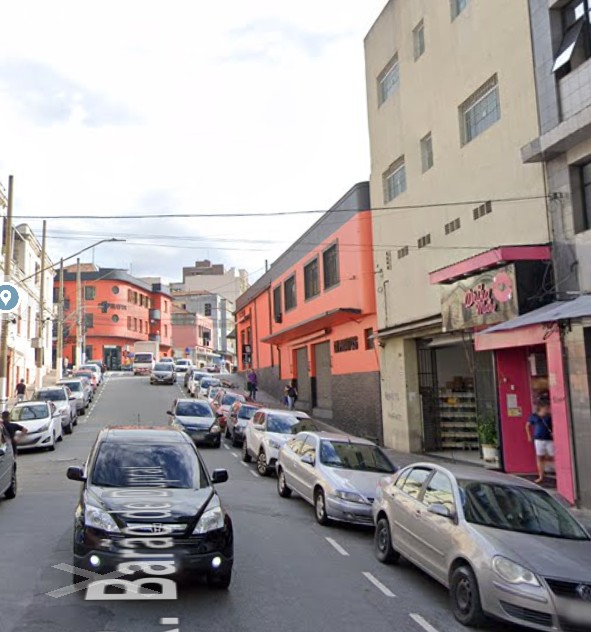 Incêndio atinge três imóveis no Centro de SP