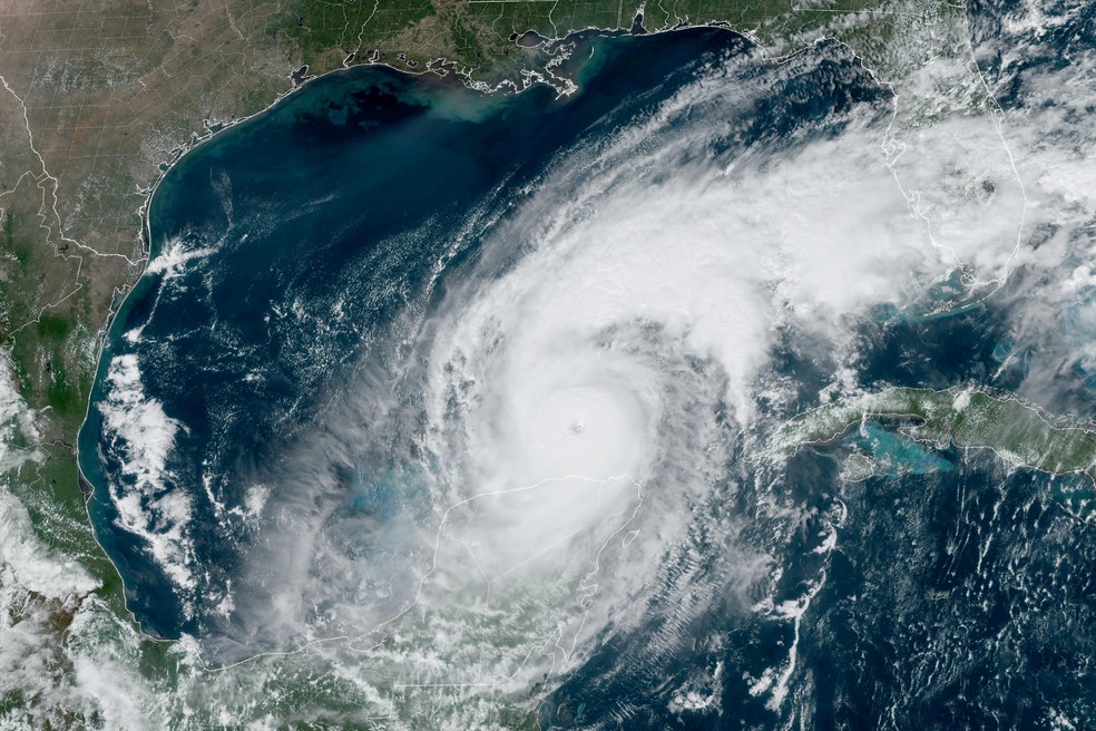 Imagem de satélite mostra furacão Milton na região do Golfo do México, em 2024 — Foto: CIRA/NOAA/Handout via Reuters