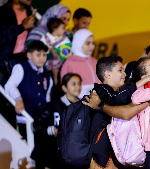 Relembre como foi a repatriação do primeiro grupo de brasileiros por Rafah
