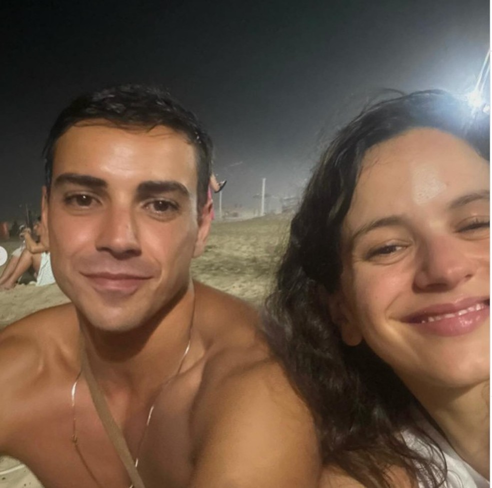 Fã posta com Rosalía na noite de réveillon — Foto: Instagram/caiostampa