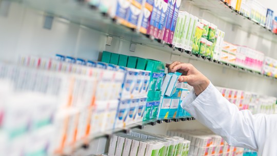 Justiça suspende resolução que autoriza farmacêuticos a prescreverem medicamentos - Foto: (Adobe Stock)