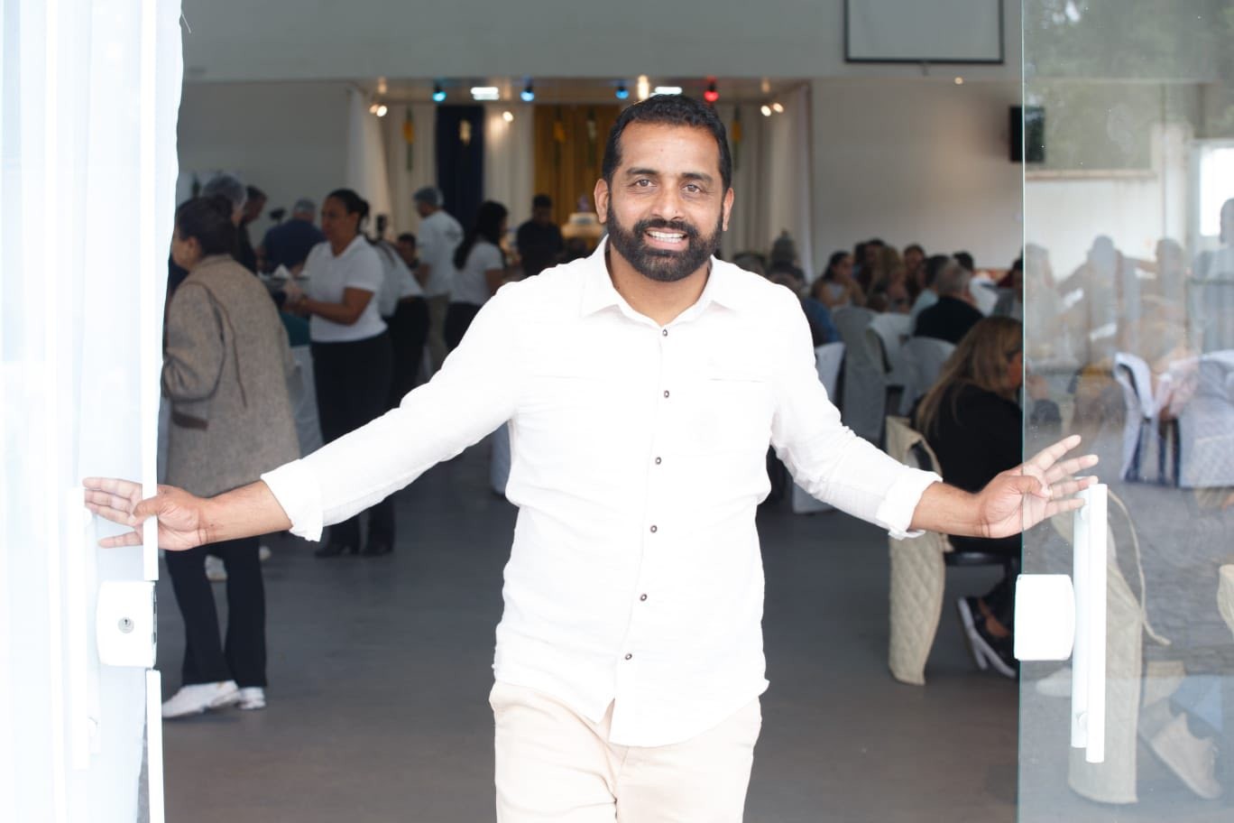 Padre é denunciado por abusar de adolescente durante sessão de 'benzimento especial' no Paraná, diz MP