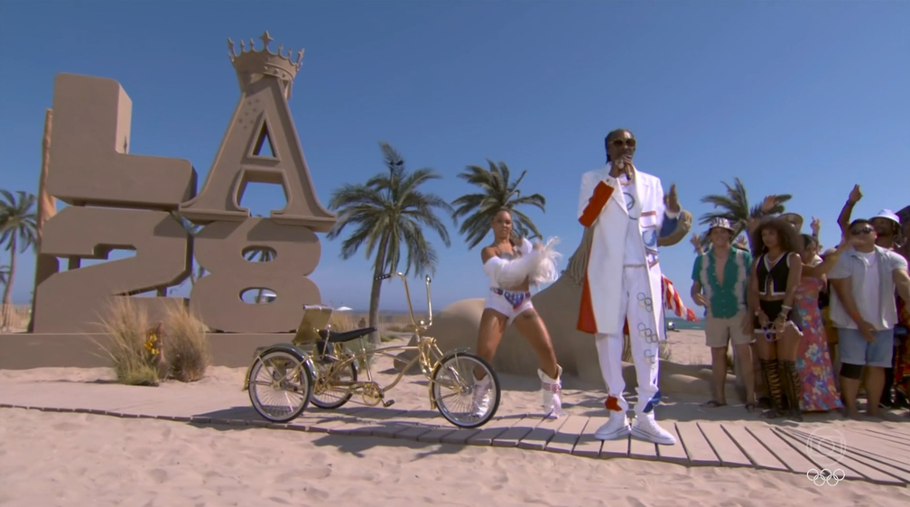 Snoop Dogg se apresenta na cerimônia de encerramento das Olimpíadas de Paris 2024 — Foto: Reprodução/Globoplay