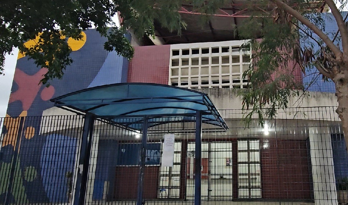 Alunos estão sem aulas presenciais desde agosto durante obra em escola de Cabo Frio