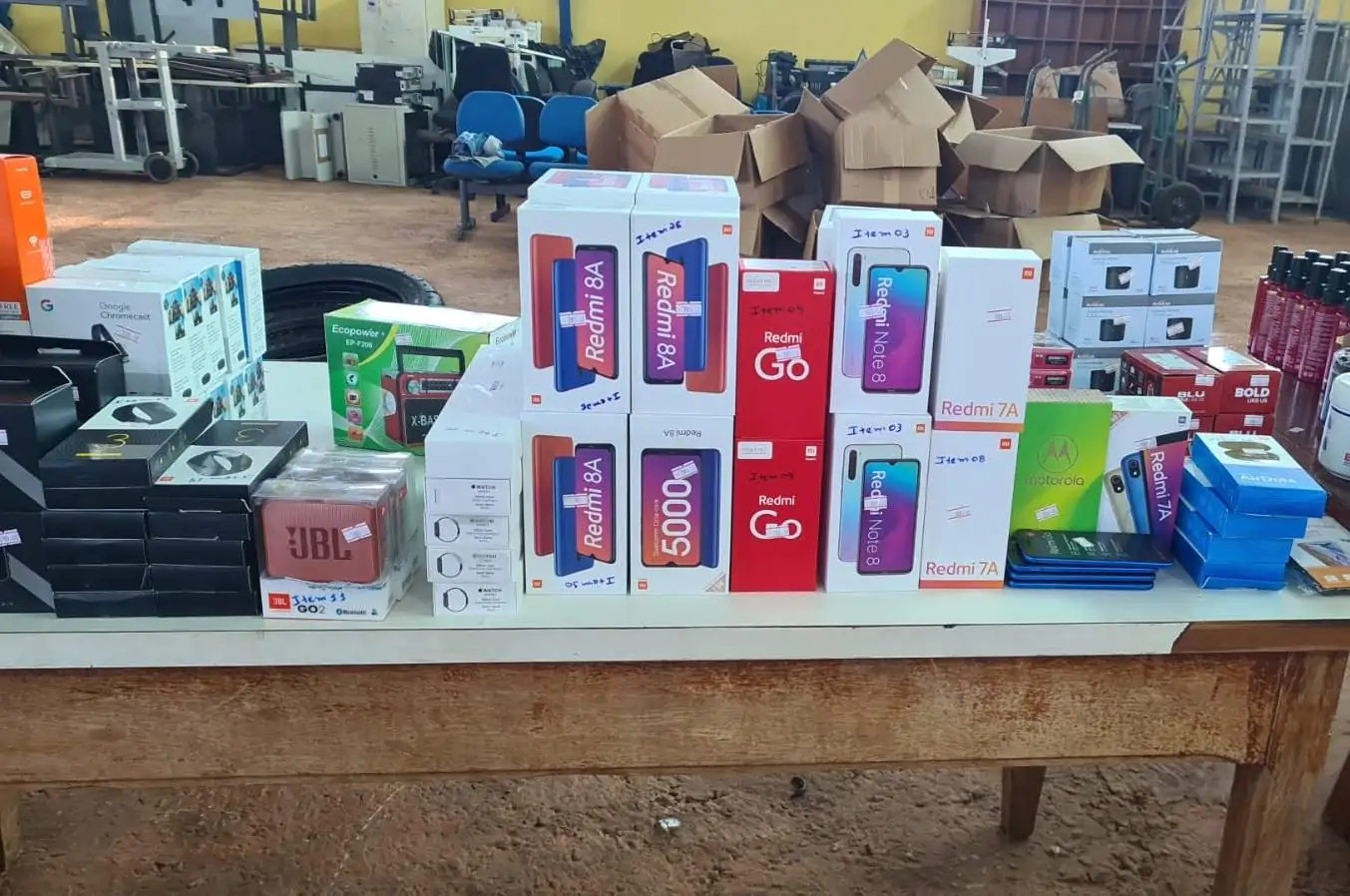 Bazar da Receita Federal em Campo Grande tem celulares e perfumes com até 50% de desconto