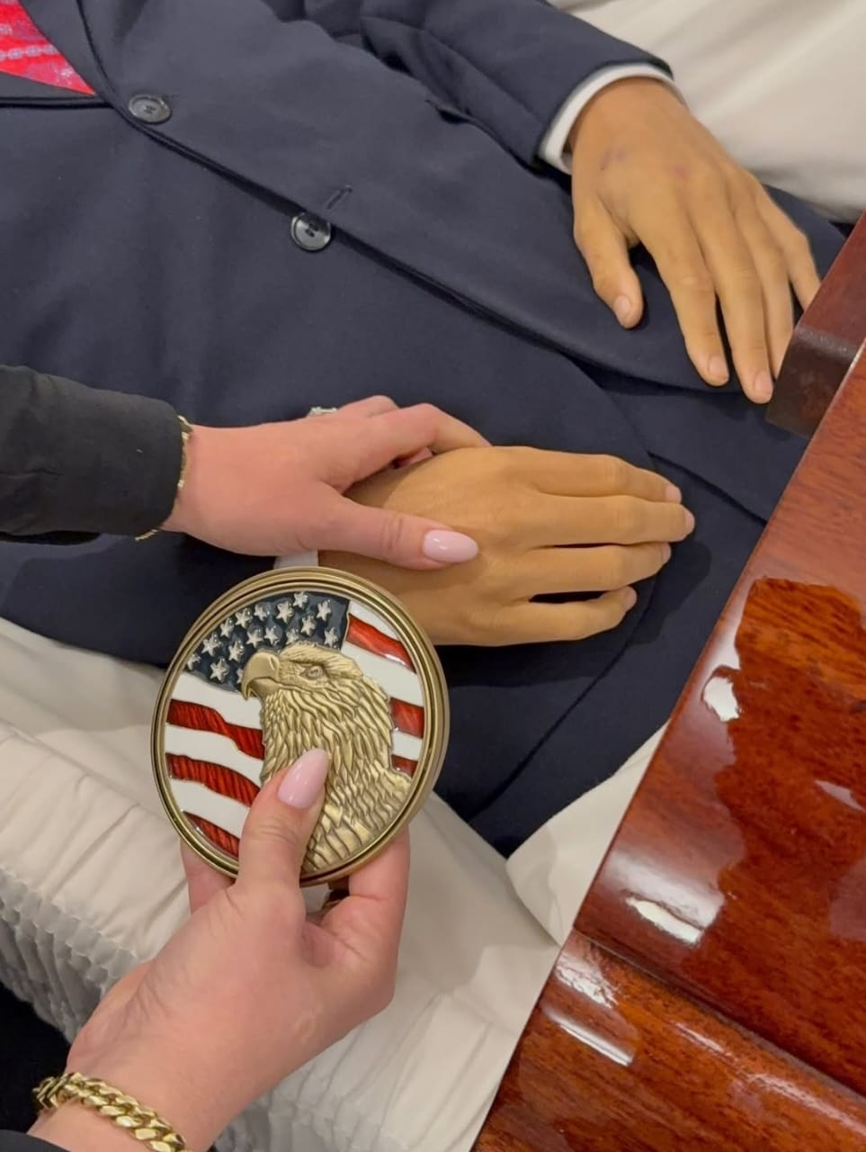 Viúva de Charlie Kirk posta fotos de velório: 'Se achavam que a missão do meu marido já era grande, vocês não têm noção'