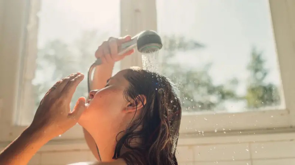 "O que realmente importa é como você protege o cabelo dos produtos químicos, do calor e do ambiente", diz Proudman, da UK Hair Consultants. — Foto: GETTY IMAGES via BBC