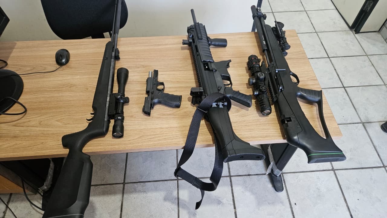 Operação da Polícia prende dois homens suspeitos de integrar organização criminosa e apreende armas na Paraíba