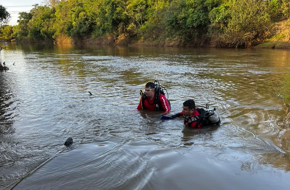 Corpo de jovem de 16 anos é encontrado no rio Sapucaí Mirim, em Pouso Alegre, MG — Foto: Divulgação/Corpo de Bombeiros