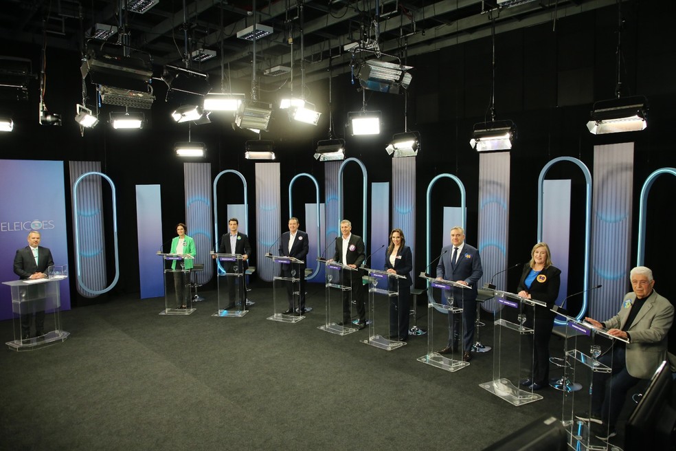 Oito candidatos à Prefeitura de Curitiba no debate da RPC — Foto: Giuliano Gomes/PR Press
