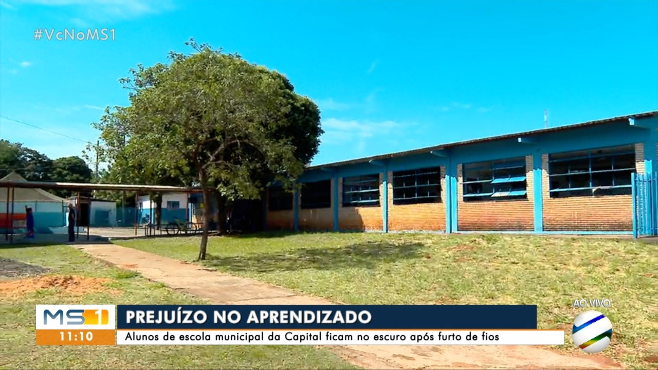 Alunos estudam no escuro após furto de fiação e revoltam pais em escola pública de Campo Grande