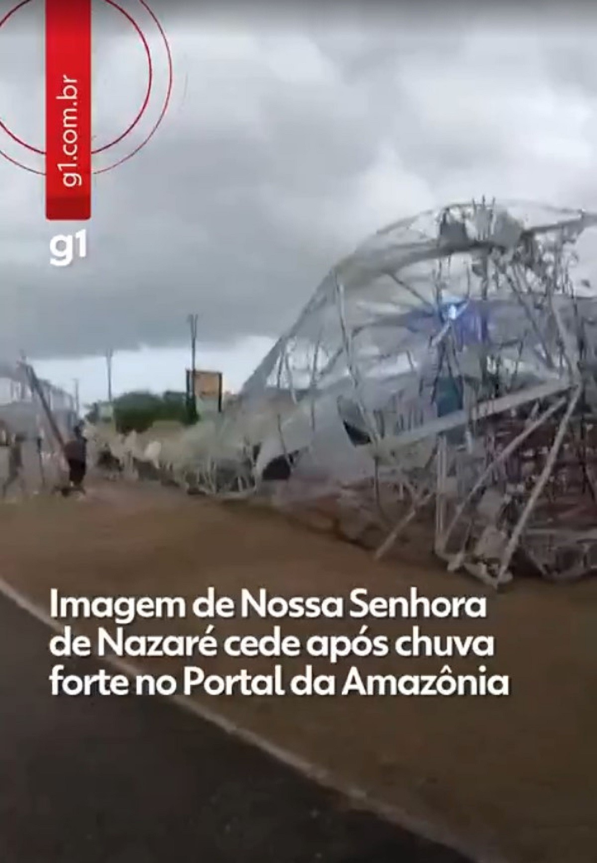 Imagem iluminada de Nossa Senhora de Nazaré cai no Portal da Amazônia, em Belém