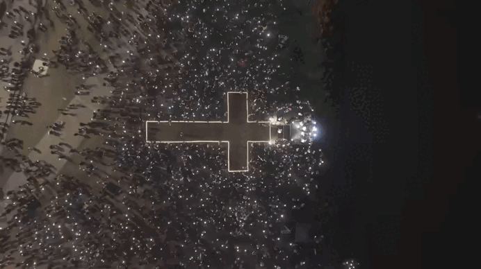 Evento religioso reúne 20 mil fiéis na Orla do Gasômetro, em Porto Alegre