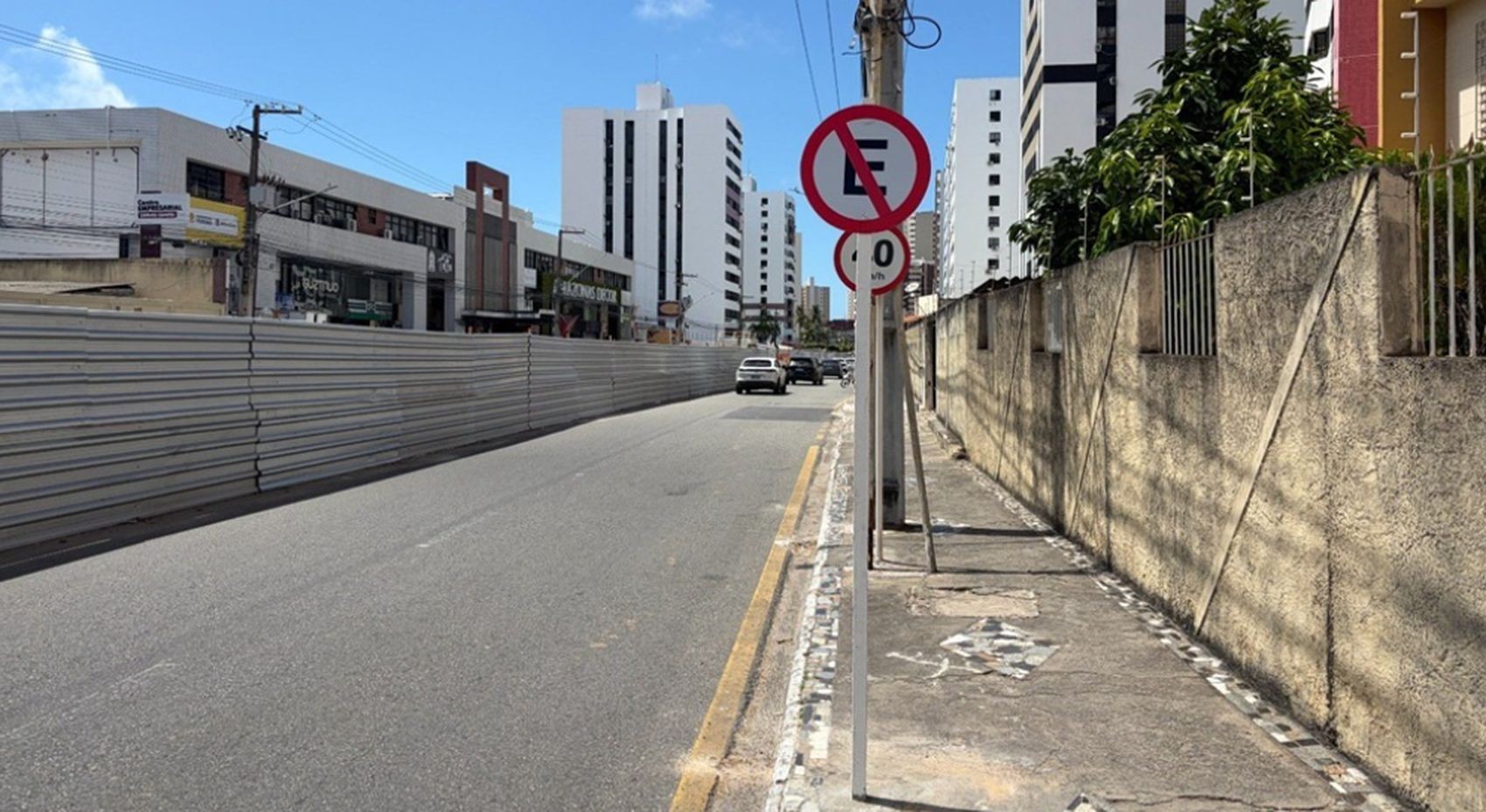 Estacionamento na Avenida Sílvio Teixeira passa a ser proibido em Aracaju
