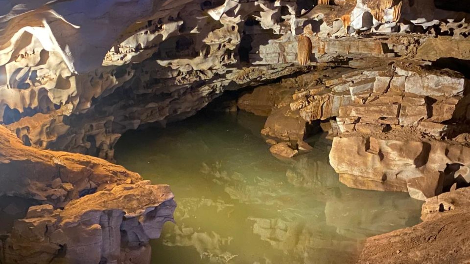 Vídeo: Rio ressurge dentro de gruta no interior do Ceará após fortes chuvas