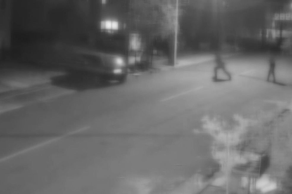 Vizinhos tentaram impedir fuga de suspeito de feminicídio no Paraná. — Foto: Reprodução/RPC