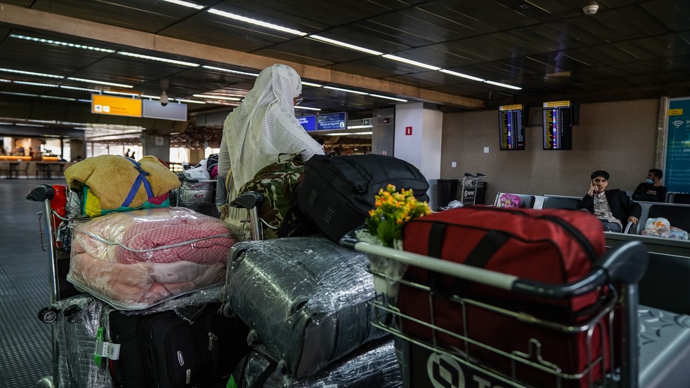 Afegãos voltam a acampar no Aeroporto Internacional de SP, em Guarulhos — Foto: Fabio Tito/g1