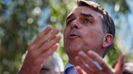 Flávio diz que, se eleito, usará 'capital político' para acabar com reeleição