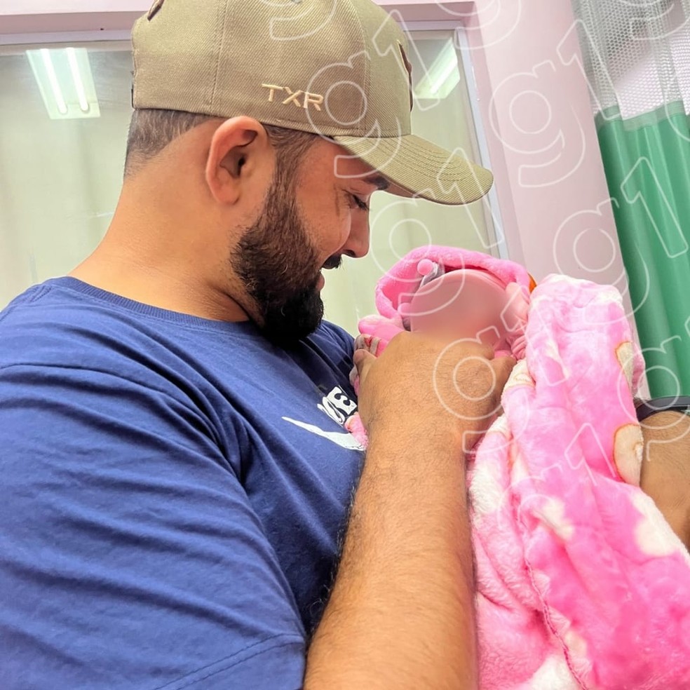 Marcos Oliveira acompanha a filha Aurora e a mulher em Minas Gerais — Foto: Arquivo pessoal