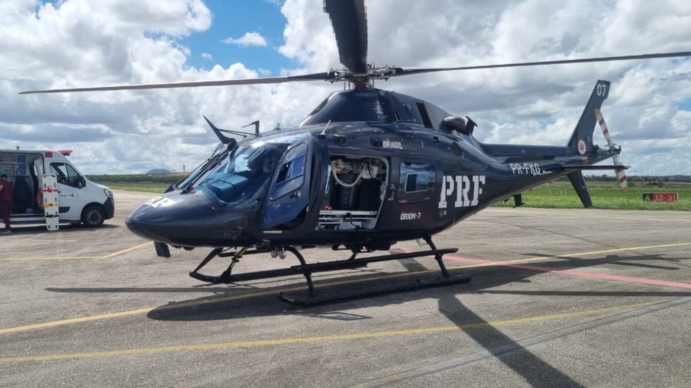 PRF resgata criança de três anos de helicóptero de Caruaru para hospital do Recife