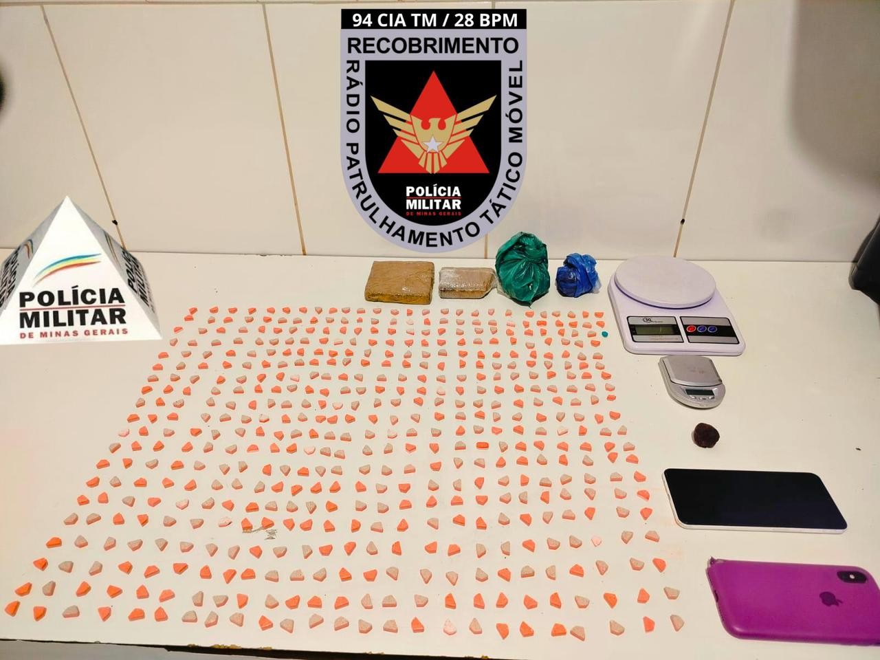 Duas mulheres e dois homens são detidos após apreensão de ecstasy, maconha, haxixe e crack