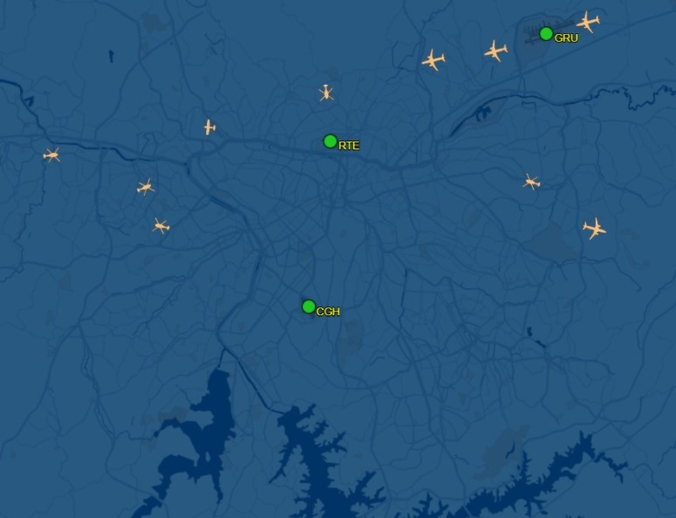 Espaço aéreo de Congonhas vazio por volta das 15h; aviões se concentram próximos ao aeroporto em Guarulhos — Foto: Reprodução/FlightAware