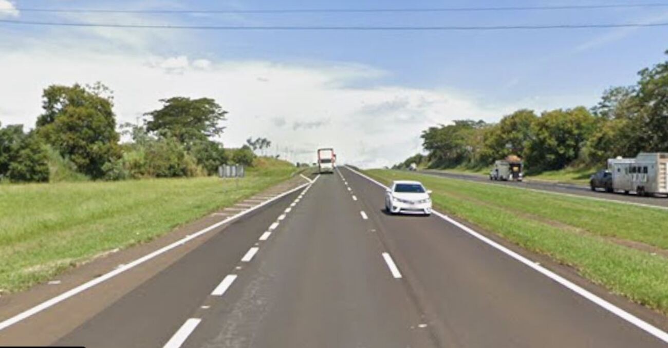 Homem fica em estado grave em acidente com dois caminhões no interior de SP